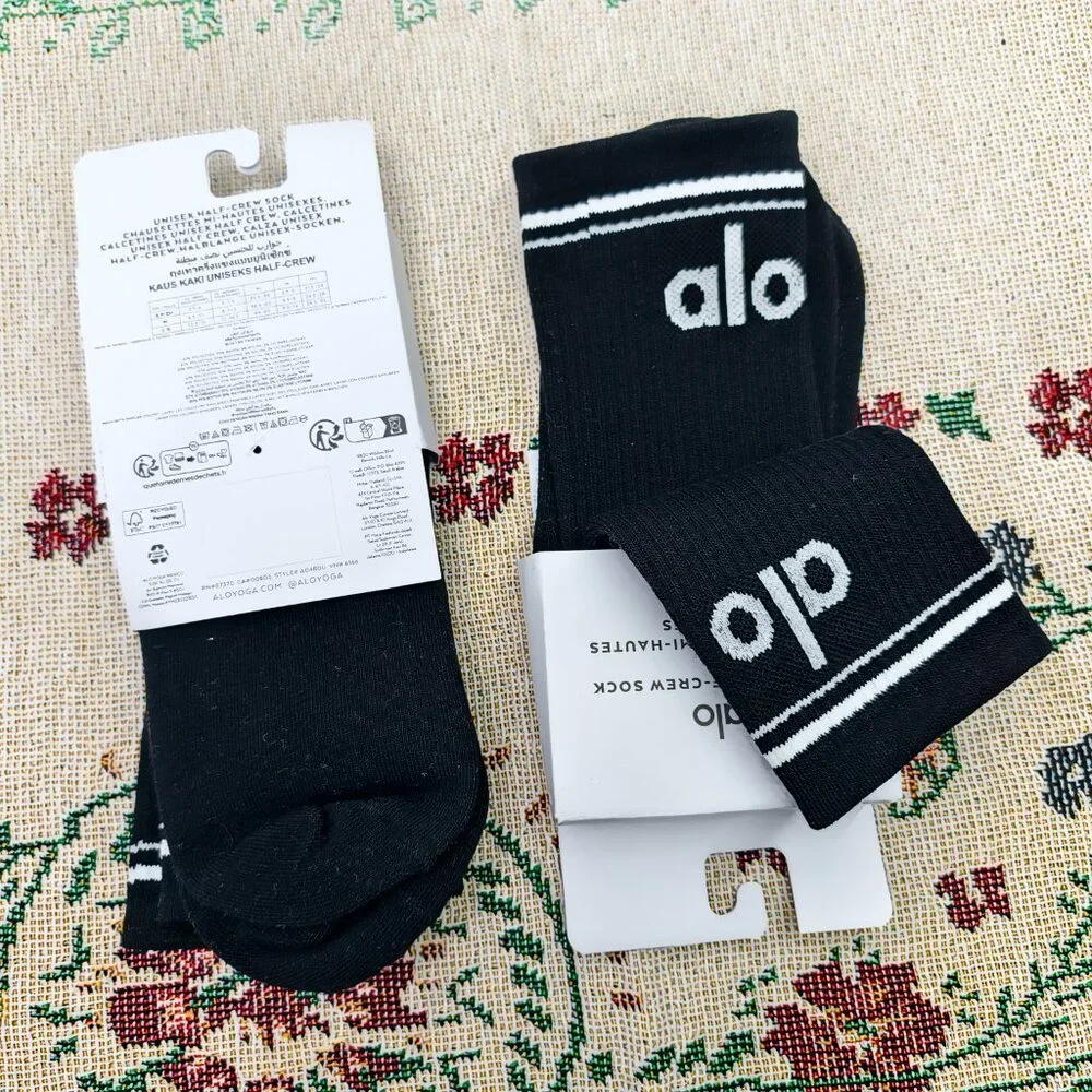 NWT ALO Yoga Throwback Sock 2 Pairs - M